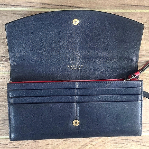 740 RADLEY London  Womens Smooth Soft Leather Flapover Wallet 7"W  3.7"H  1"D - Picture 4 of 9